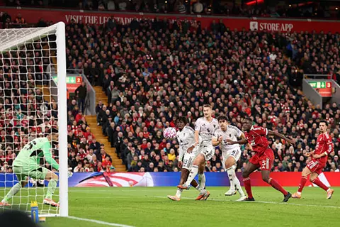 دقيقة بدقيقة.. ليفربول 1-2 مانشستر يونايتد.. ماجواير يسجل (فيديو)